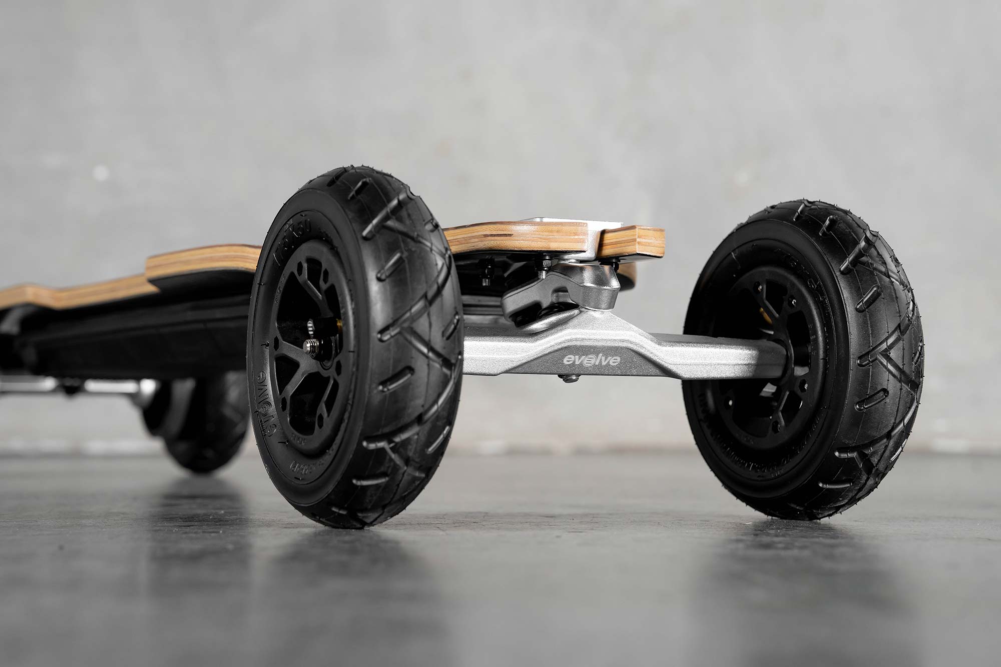 Evolve Diablo Bamboo – Skate Elétrico All Terrain - Imagem 2