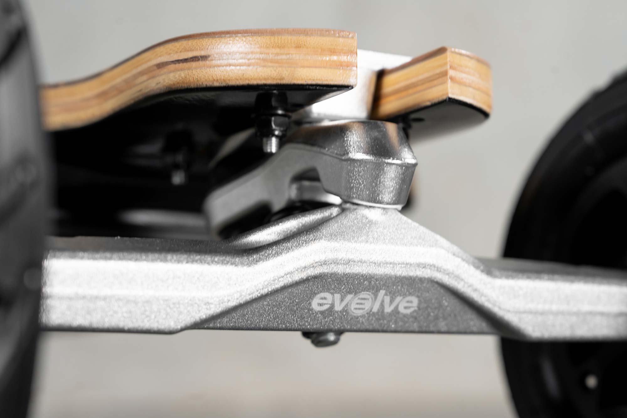Evolve Diablo Bamboo – Skate Elétrico All Terrain - Imagem 3