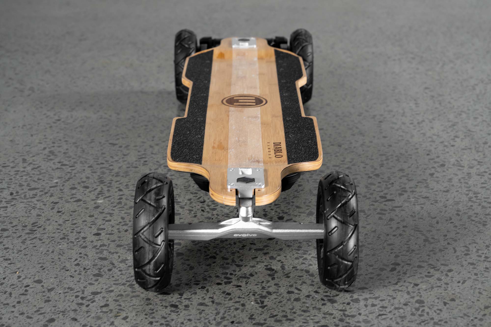 Evolve Diablo Bamboo – Skate Elétrico All Terrain - Imagem 4