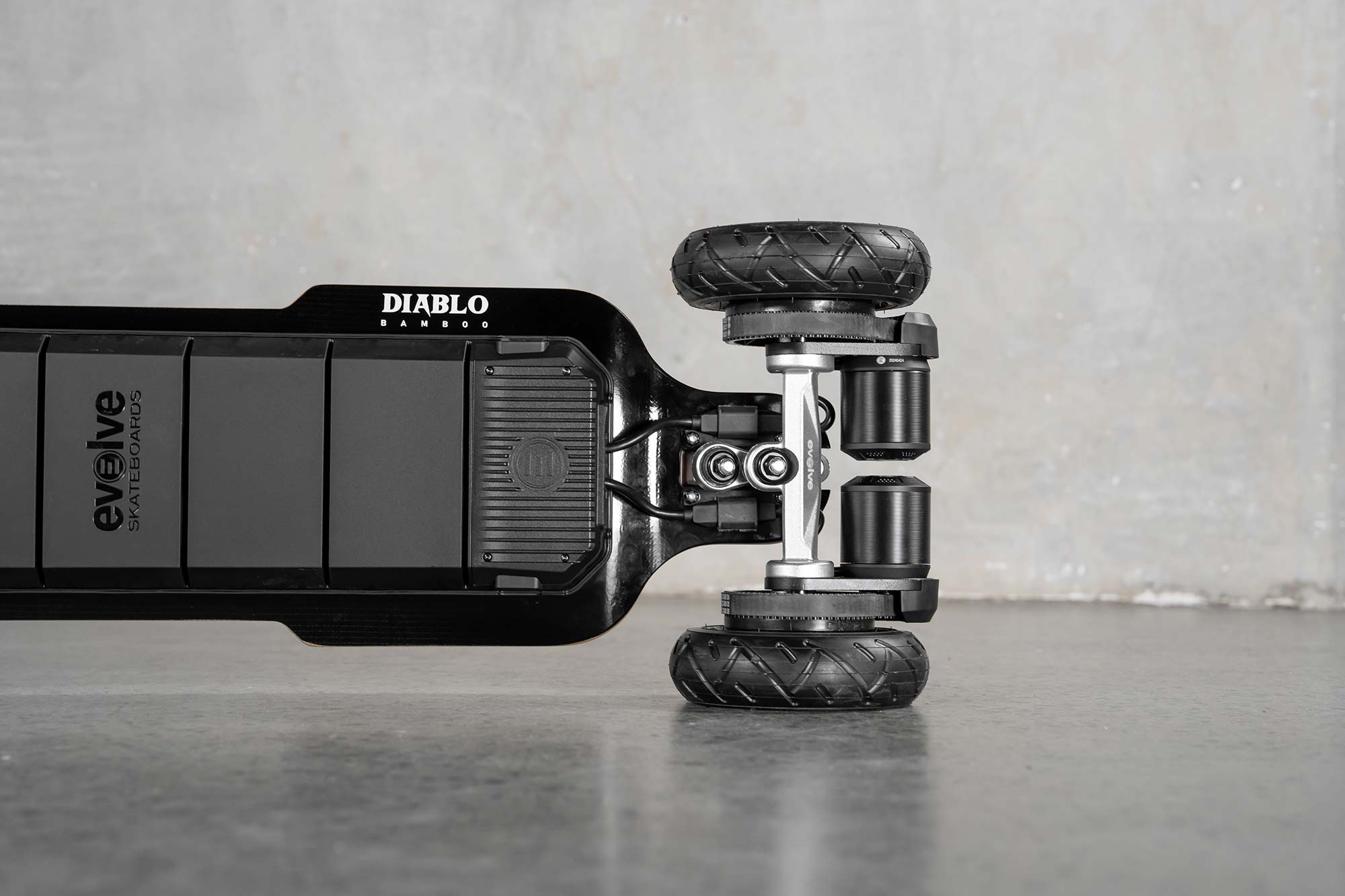 Evolve Diablo Bamboo – Skate Elétrico All Terrain - Imagem 6