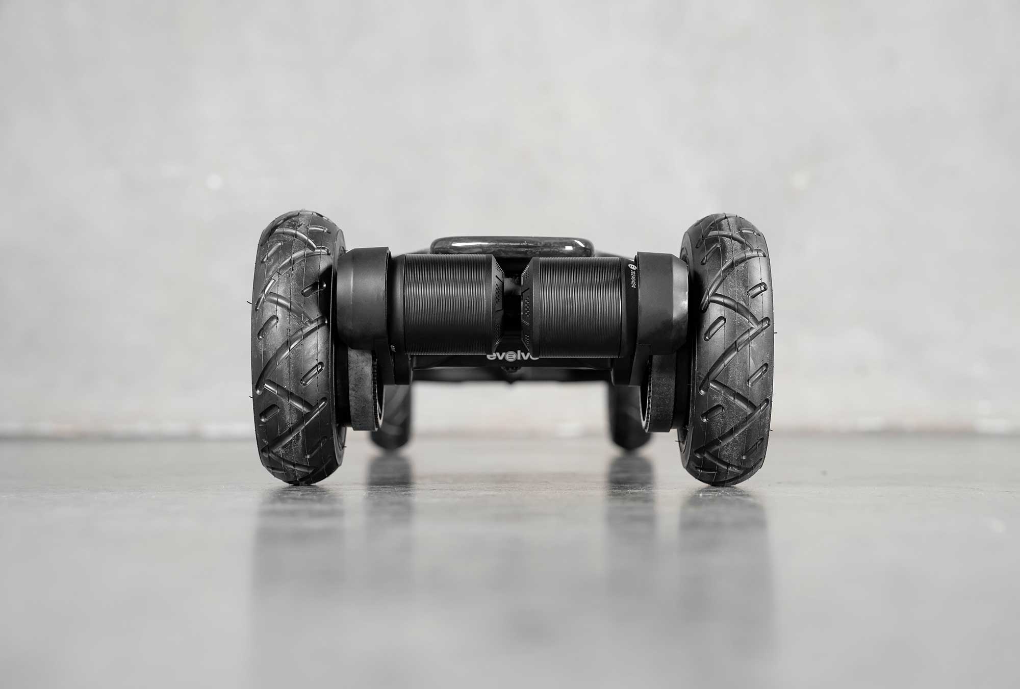 Evolve Diablo Carbon – Skate Elétrico All Terrain - Imagem 4