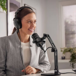 RØDE PodMic USB Kit – Kit de Microfone para Podcast - Imagem 2