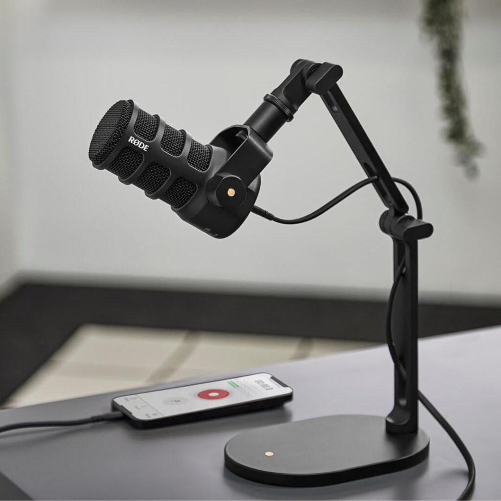 RØDE PodMic USB – Microfone Dinâmico USB e XLR para Podcast