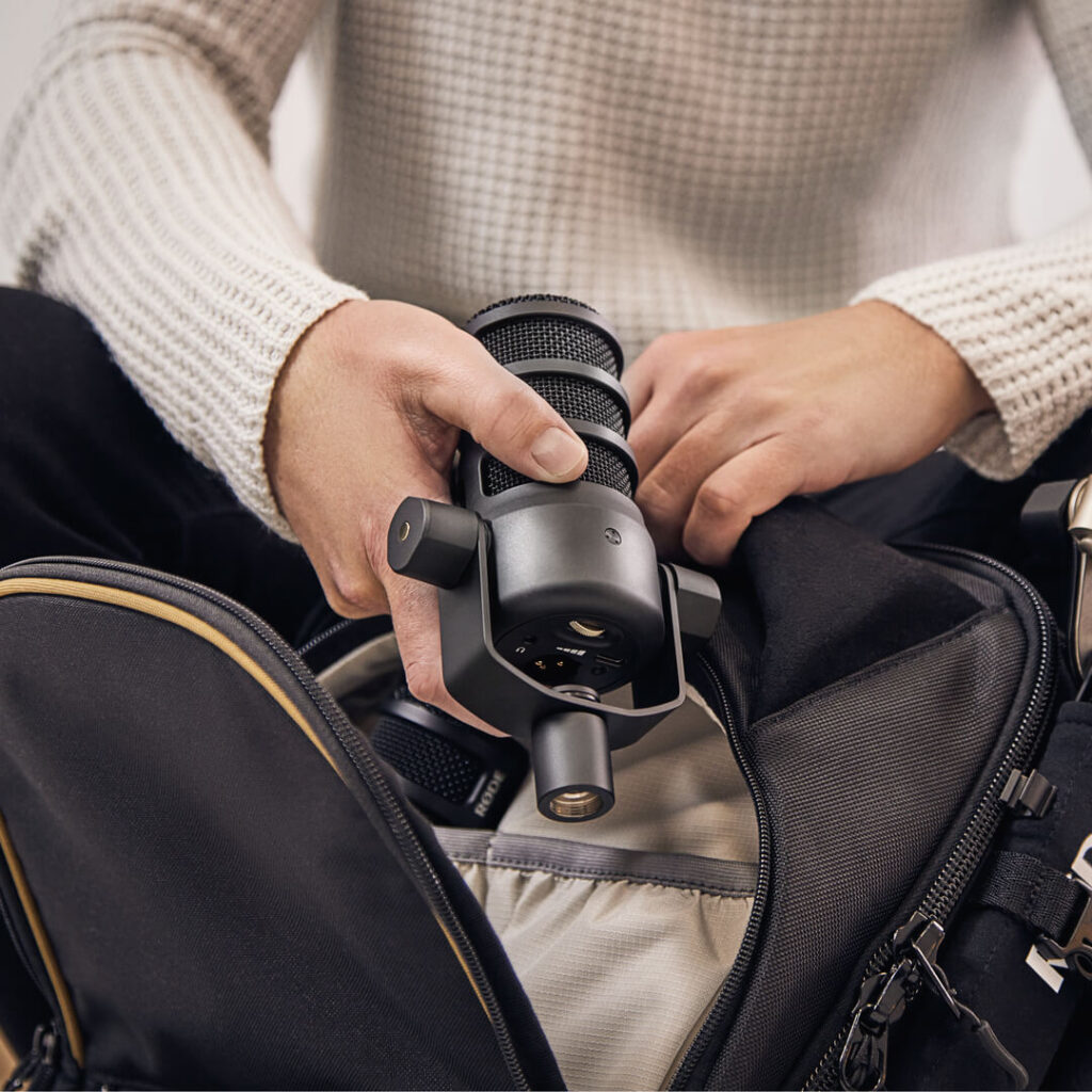 RØDE PodMic USB – Microfone Dinâmico USB e XLR para Podcast