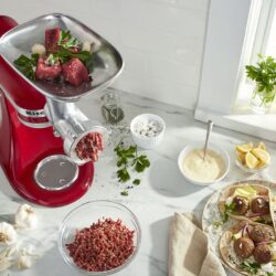 KitchenAid Metal Food Grinder Attachment - Imagem 4