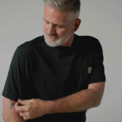 Carhartt K87 – Camiseta de Malha Pesada com Bolso - Imagem 2