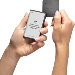 Ledger Stax com Folio e Recovery Key – Carteira Física para Criptomoedas - Imagem 4