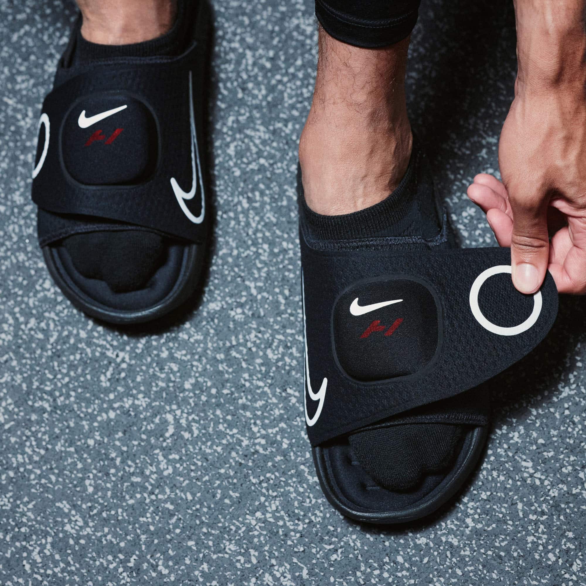 Hyperice x Nike Air Zoom Hyperslide – Chinelo Slide com Calor e Vibração - Imagem 6